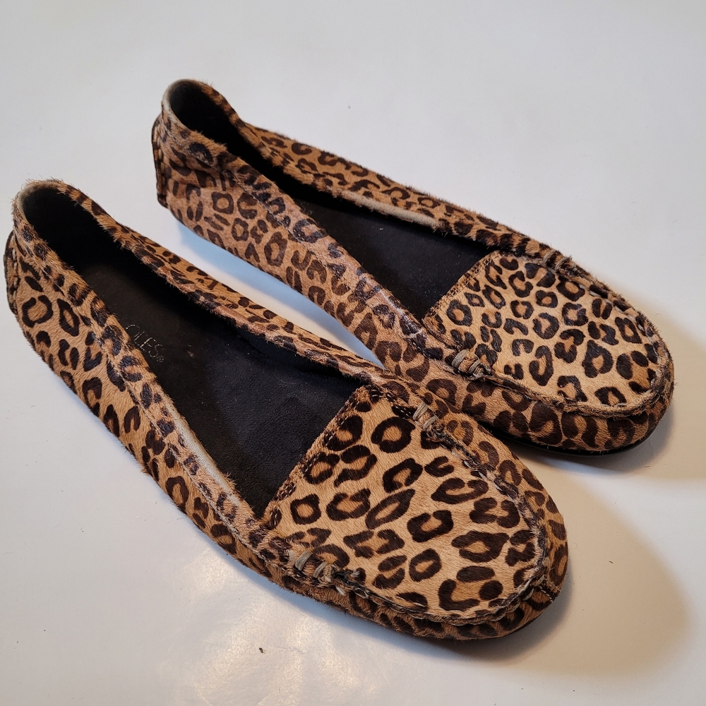 Calf hair flats moccasins cheetah print